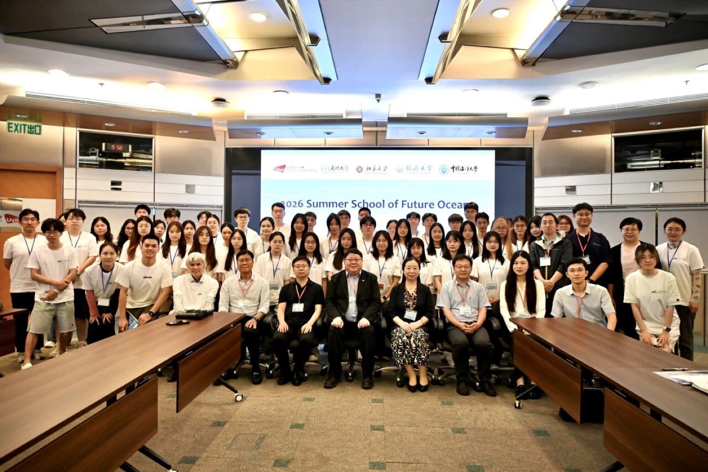 Future Ocean 暑期学校课堂内的集体合影
